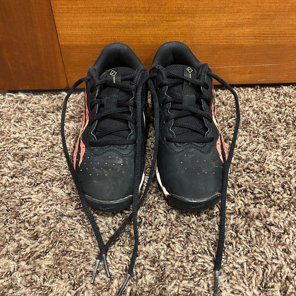 Nike Fastflex youth baseball cleats size 1Y EUC